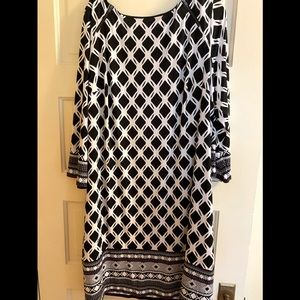 2X 41 Hawthorn knee-length dress. Black & white diagonal pattern & purple accent